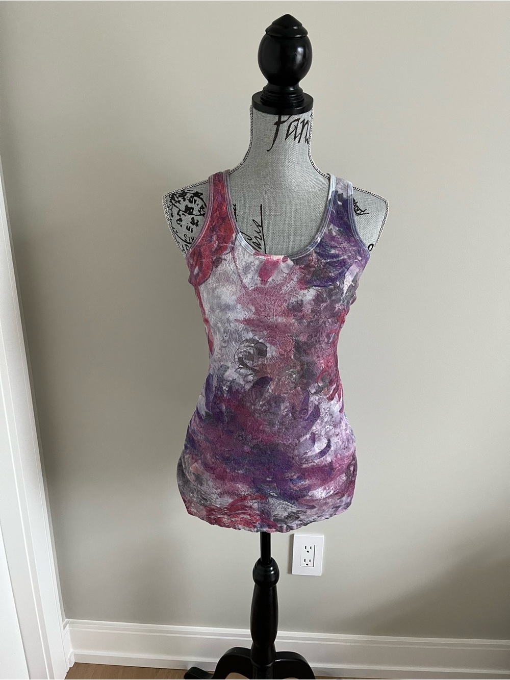 Guess Women's Purple & Pink Scoop Neck Tank Top